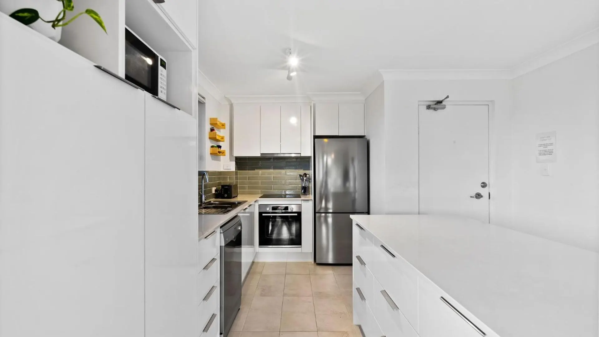 Salty Sea Breeze Apartment 500M To Waters Edge Gold Coast